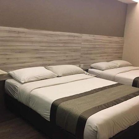Hotel Austin Paradise - Taman Pulai Utama Секудаи Экстерьер фото