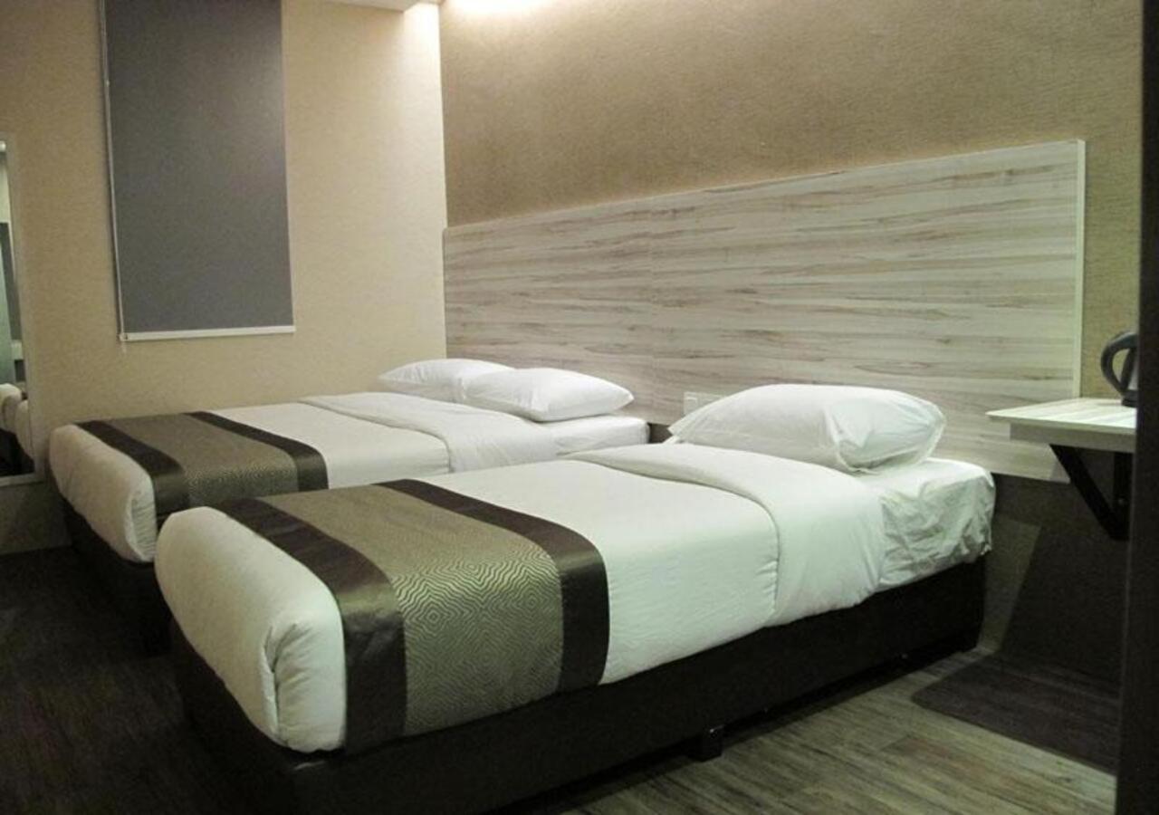 Hotel Austin Paradise - Taman Pulai Utama Секудаи Экстерьер фото