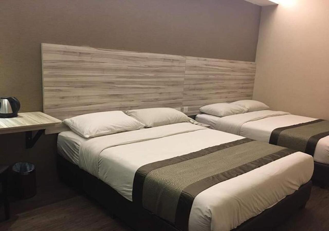 Hotel Austin Paradise - Taman Pulai Utama Секудаи Экстерьер фото