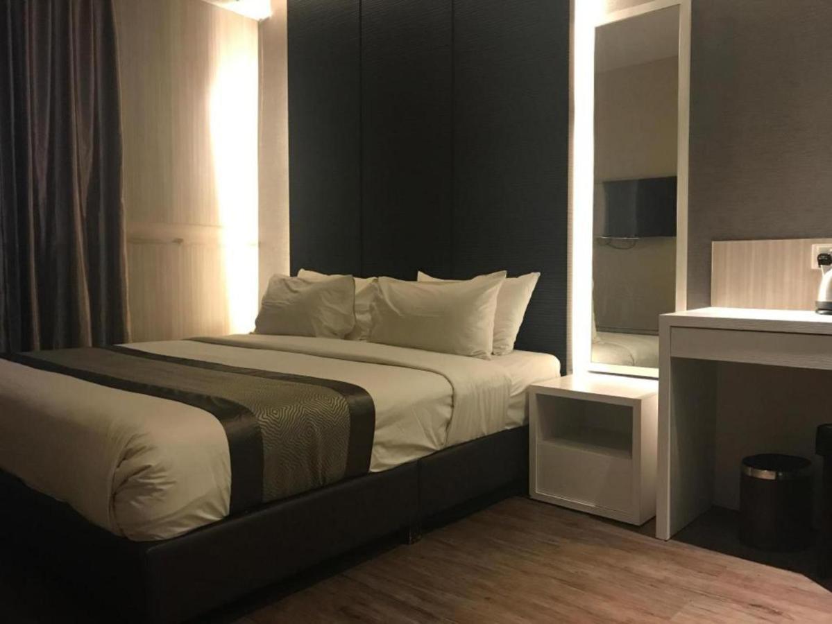 Hotel Austin Paradise - Taman Pulai Utama Секудаи Экстерьер фото