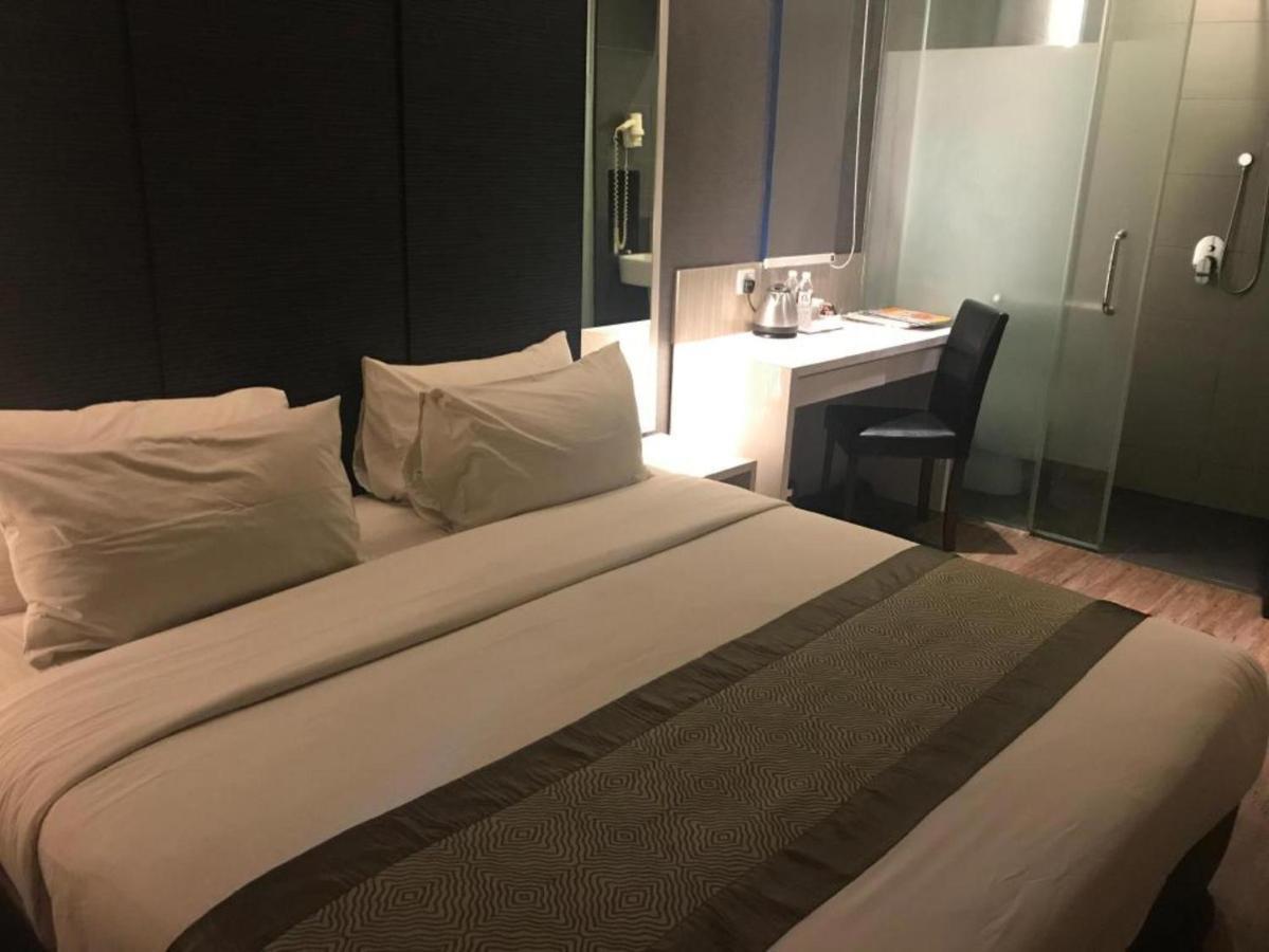 Hotel Austin Paradise - Taman Pulai Utama Секудаи Экстерьер фото