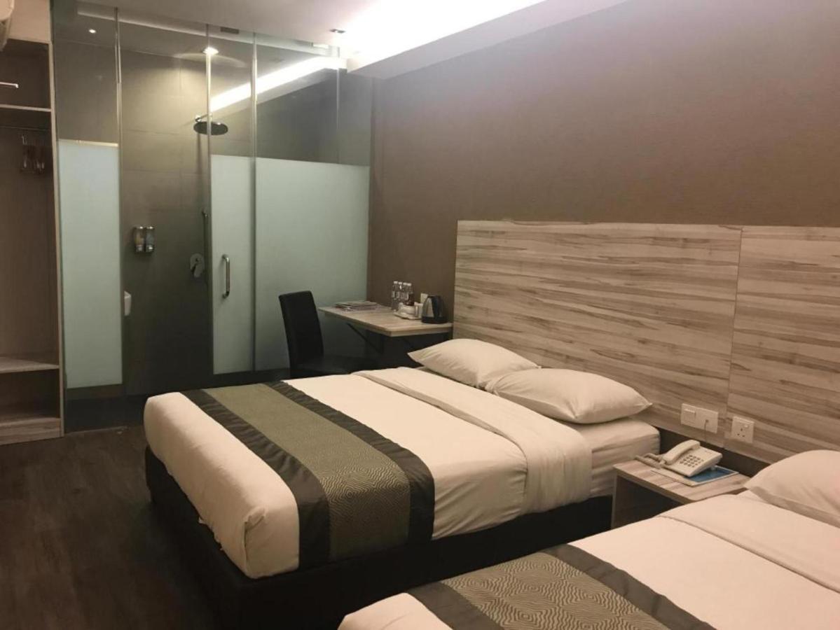 Hotel Austin Paradise - Taman Pulai Utama Секудаи Экстерьер фото