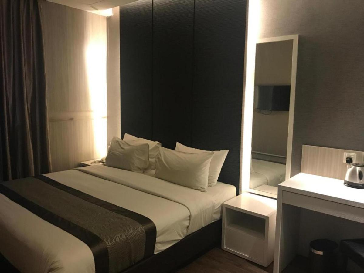 Hotel Austin Paradise - Taman Pulai Utama Секудаи Экстерьер фото