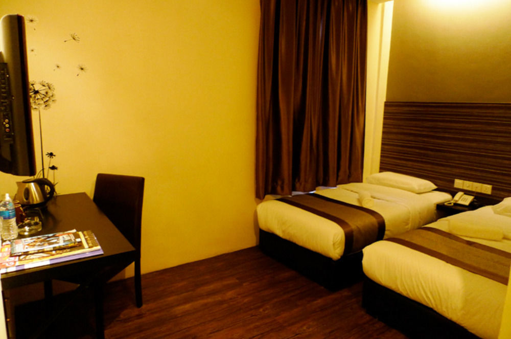 Hotel Austin Paradise - Taman Pulai Utama Секудаи Экстерьер фото