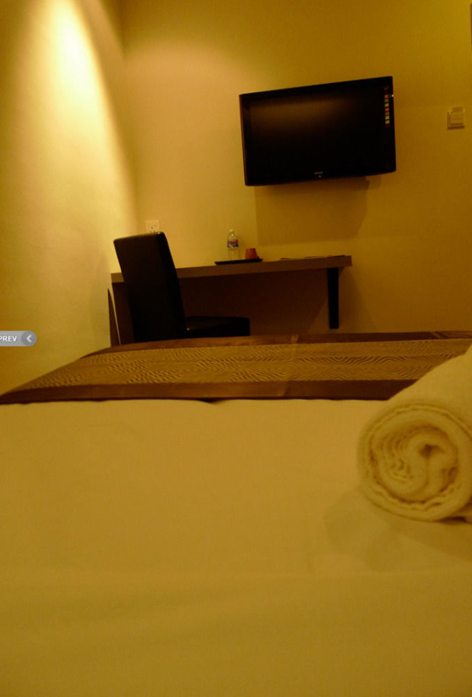 Hotel Austin Paradise - Taman Pulai Utama Секудаи Экстерьер фото