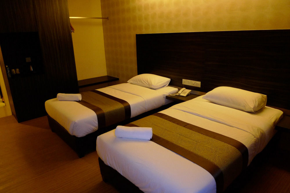 Hotel Austin Paradise - Taman Pulai Utama Секудаи Экстерьер фото