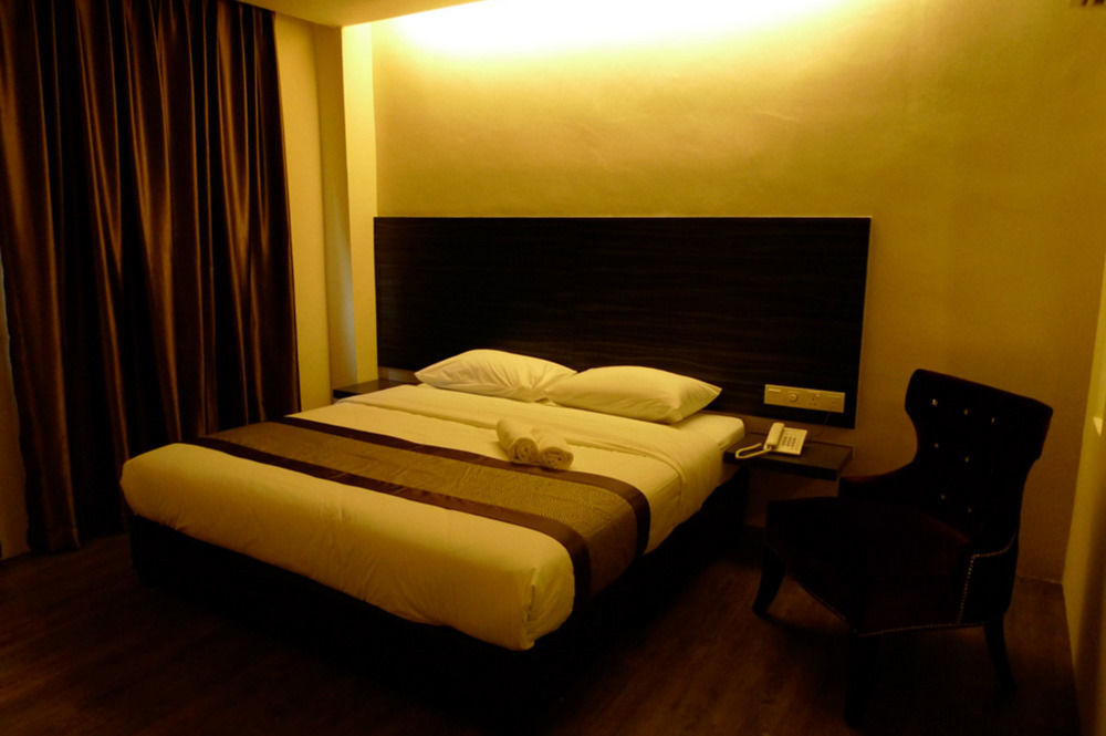 Hotel Austin Paradise - Taman Pulai Utama Секудаи Экстерьер фото